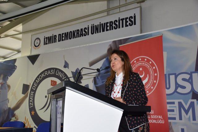 Çocuk işçiliği İzmir Demokrasi Üniversitesi’nde konuşuldu