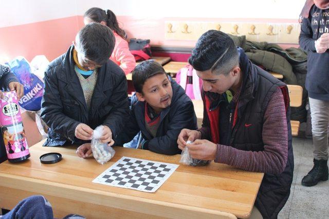 Van Yüzüncü Yıl Üniversitesi öğrencilerinden örnek davranış