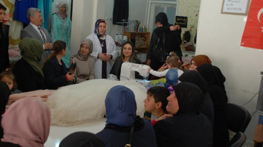 Pekmez el emeği g&ouml;z nuru eserleri inceledi