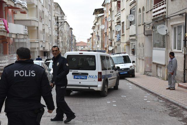 Ayrıldığı sevgilisi tarafından bacaklarından vuruldu