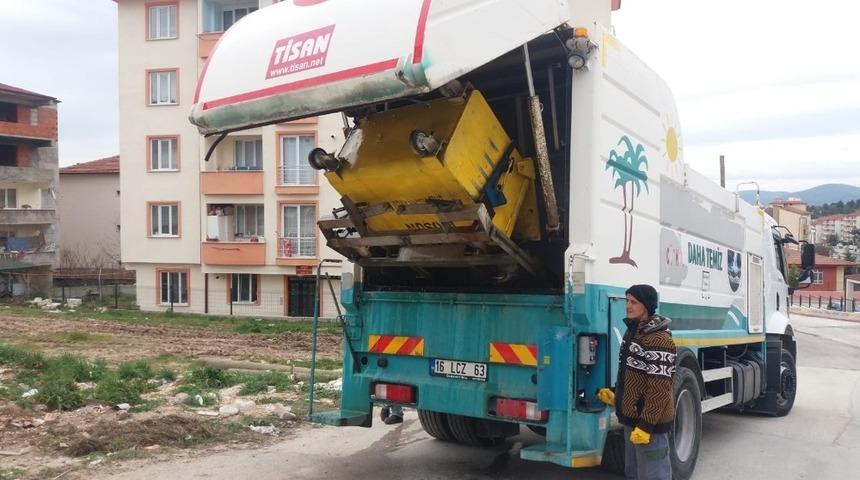 &Ccedil;&ouml;p konteynerleri yıkanarak dezenfekte ediliyor