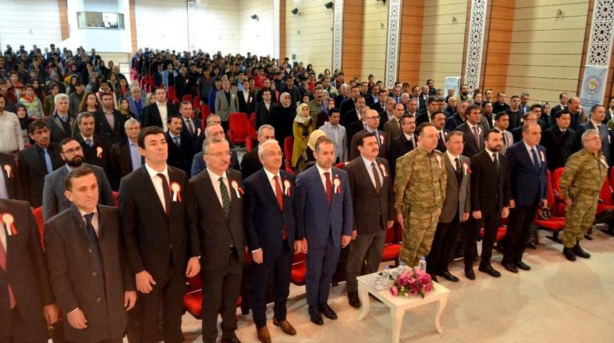 12 Mart İstiklal Marşı&rsquo;nın kabul&uuml; ve Mehmet Akif Ersoy&rsquo;u anma g&uuml;n&uuml; m&uuml;nasebetiyle Erzincan&rsquo;da program d&uuml;zenlendi