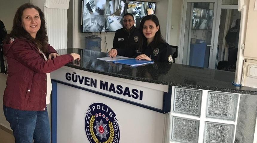Polis hem sokakta hem de masa başında g&uuml;ven veriyor