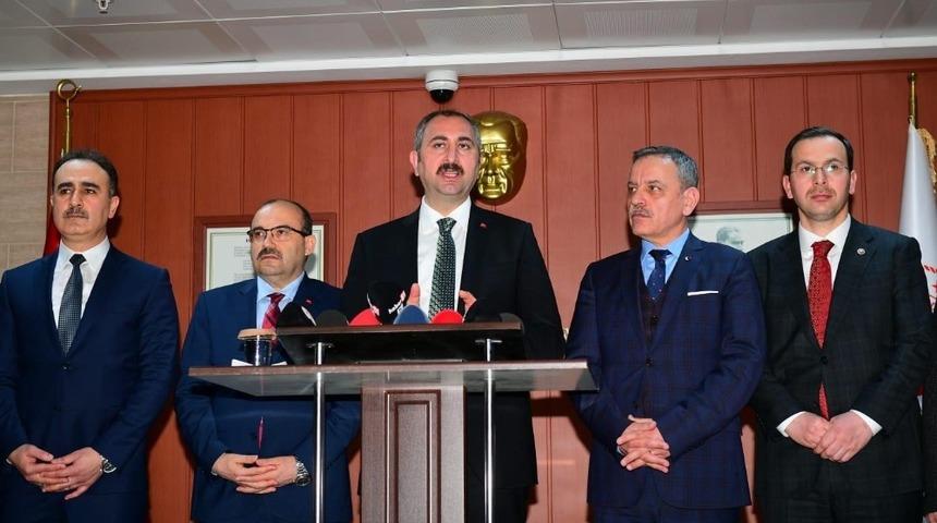 Adalet Bakanı G&uuml;l: "Hakim ve savcılarımızın uyacağı, bağlayıcı meslek kurallarını yazılı hale getirmiş olduk"