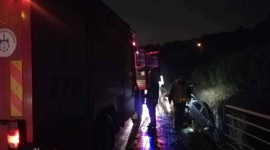 Kontrolden çıkan otomobil su kanalına uçtu: Yaralılar var