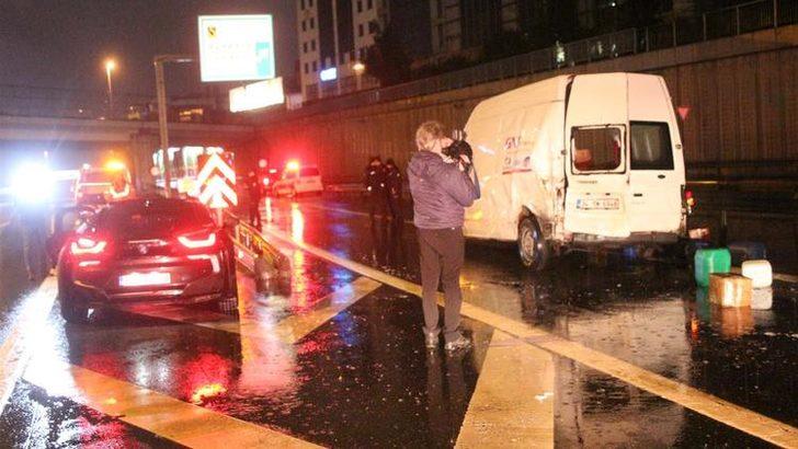 İstanbul'da feci kaza! Lüks araç kimyasal madde yüklü araca çarptı