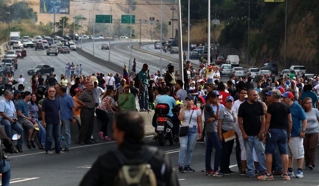 Venezuela elektrik kesintisini protestoya devam ediyor