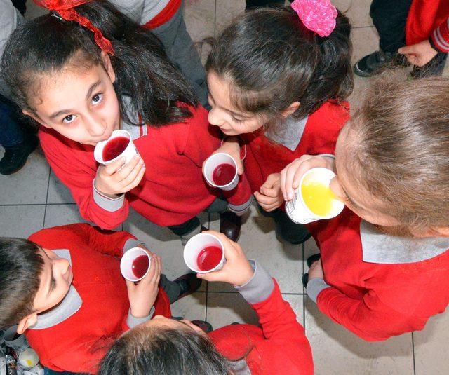 &Ouml;ğrenciler 400 kilo meyveyi 1 saatte t&uuml;kettiler 4