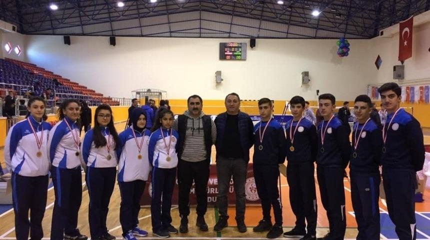 Spor Lisesi Badminton takımı birinci oldu