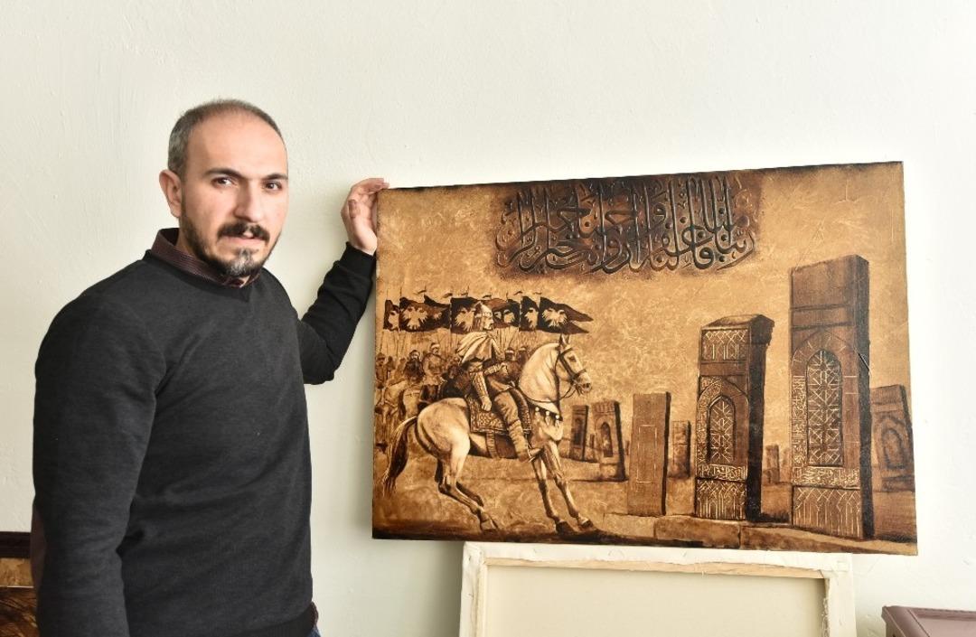 Tutkal ve ziftle sanat eserleri oluşturuyor