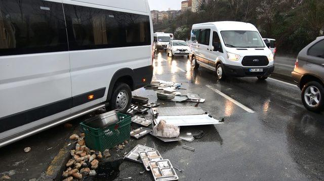 Sultangazi'de iki minibüs kafa kafaya çarpıştı: 4 yaralı