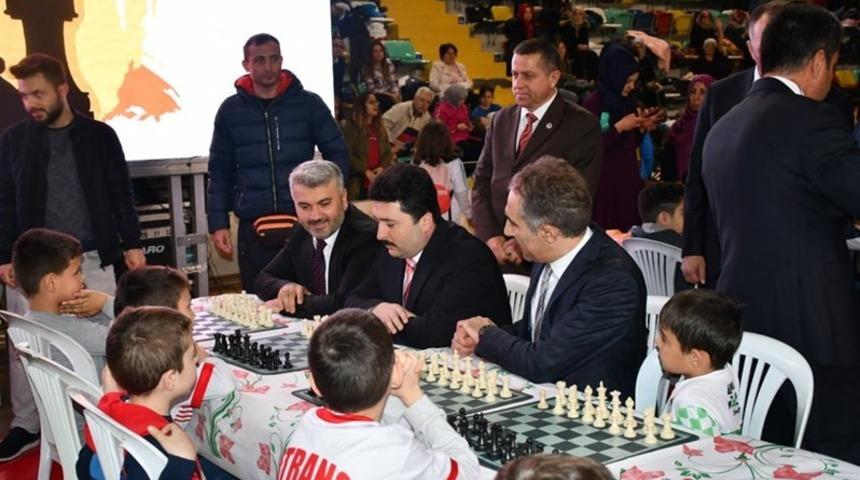 Minik sporcular &rsquo;Şah ve Mat&rsquo; dediler