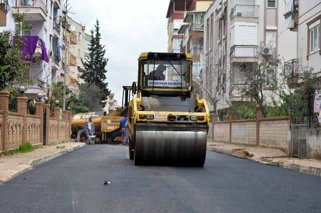 Muratpaşa iki mahallede birden çalışıyor