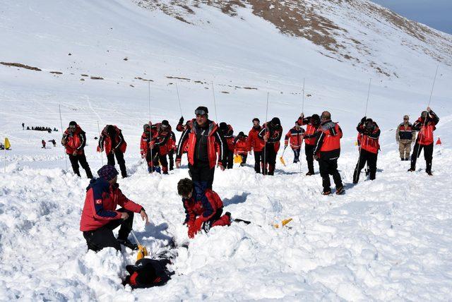 Van Abalı Kayak Merkezi'nde çığ tatbikatı