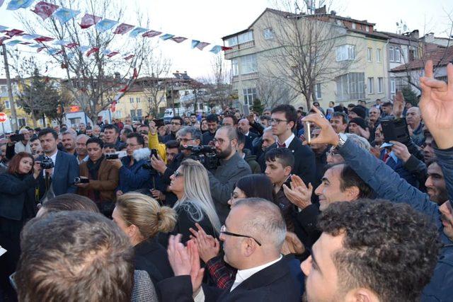 İyi Parti Kayseri B&uuml;y&uuml;kşehir Belediye Başkan Adayı Dursun Ataş,  &ldquo;Başkan Dursun&rdquo; Sloganları İle Karşılanıyor 1