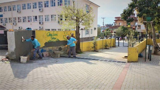 Oba İlkokulu’nun çevre duvarı yenileniyor