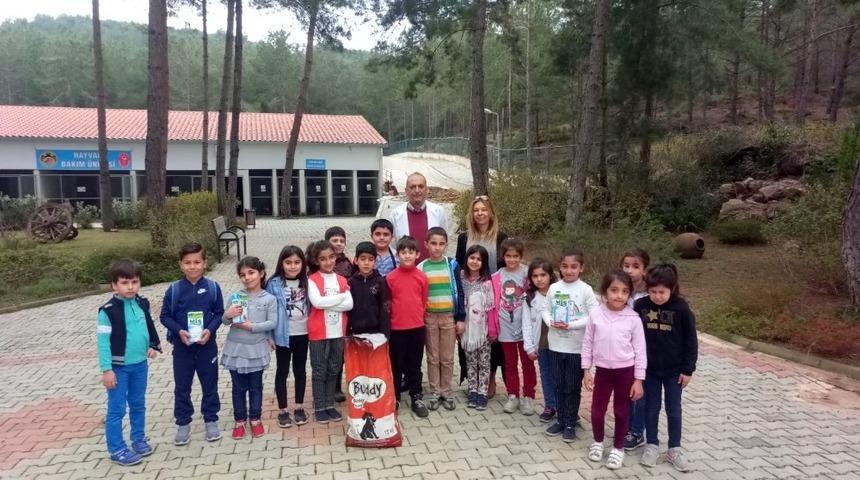 Alanya&rsquo;da hayvan barınağı minik ziyaret&ccedil;ilerini ağırladı