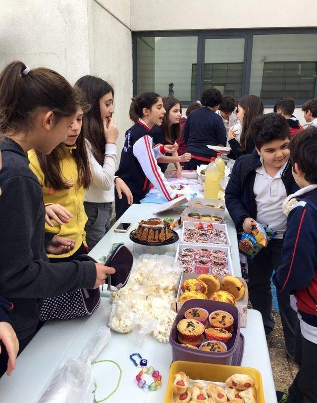 Kazandıklarını burslu öğrencilere bağışladılar