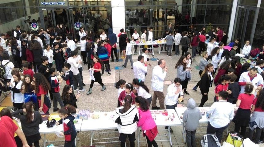 Kazandıklarını burslu &ouml;ğrencilere bağışladılar