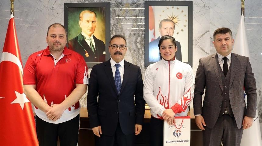 GAÜN’lü öğrenci Aysel Yılmaz’dan büyük başarı