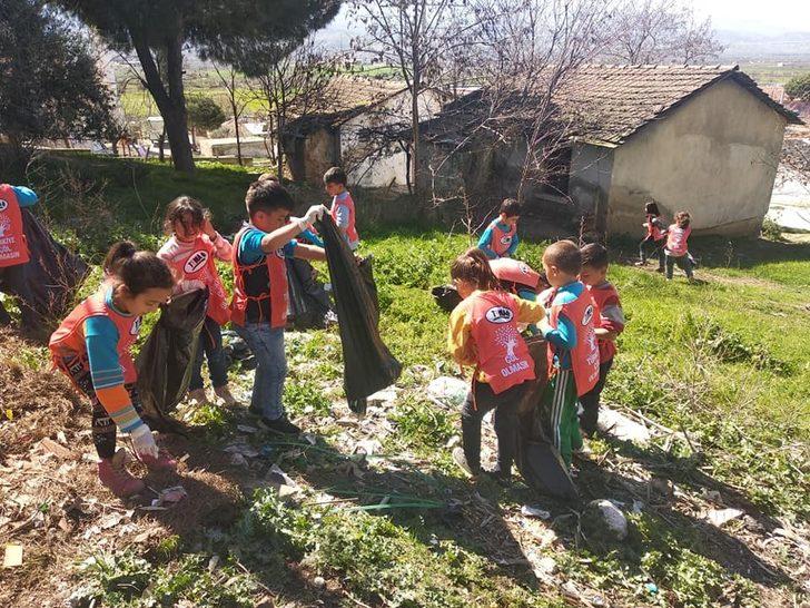 Manisa’da öğrenciler çöp topladı G3