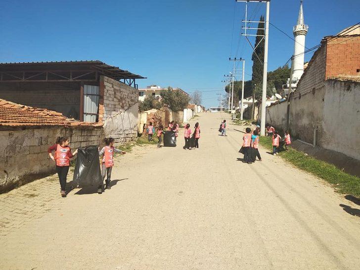 Manisa’da öğrenciler çöp topladı G4