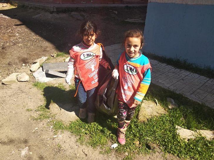 Manisa’da öğrenciler çöp topladı G5