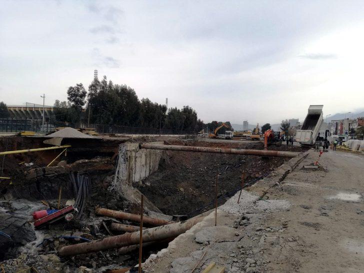 Son dakika! İzmir'de metro inşaatında göçük: 2 işçi enkaz altında