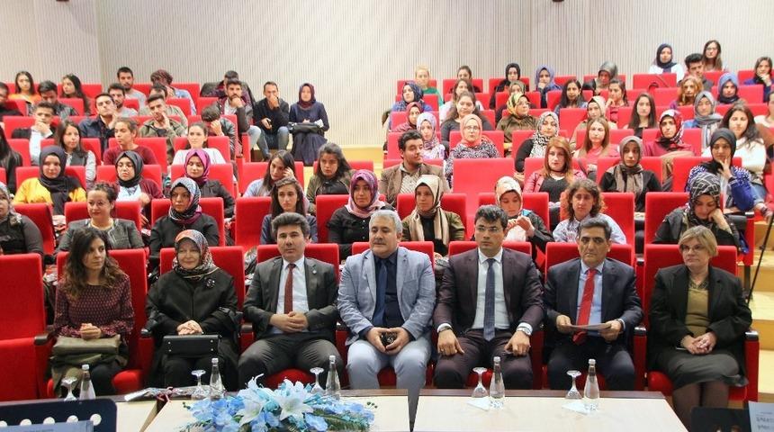 Üniversite de “Toplumda Kadının Yeri ve Etkisi” paneli