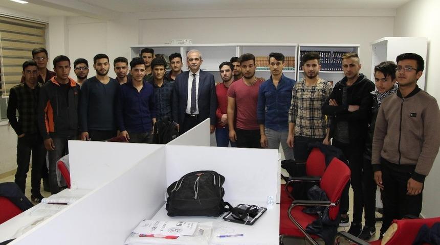 Demirkol ders çalışan öğrencilerle bir araya geldi