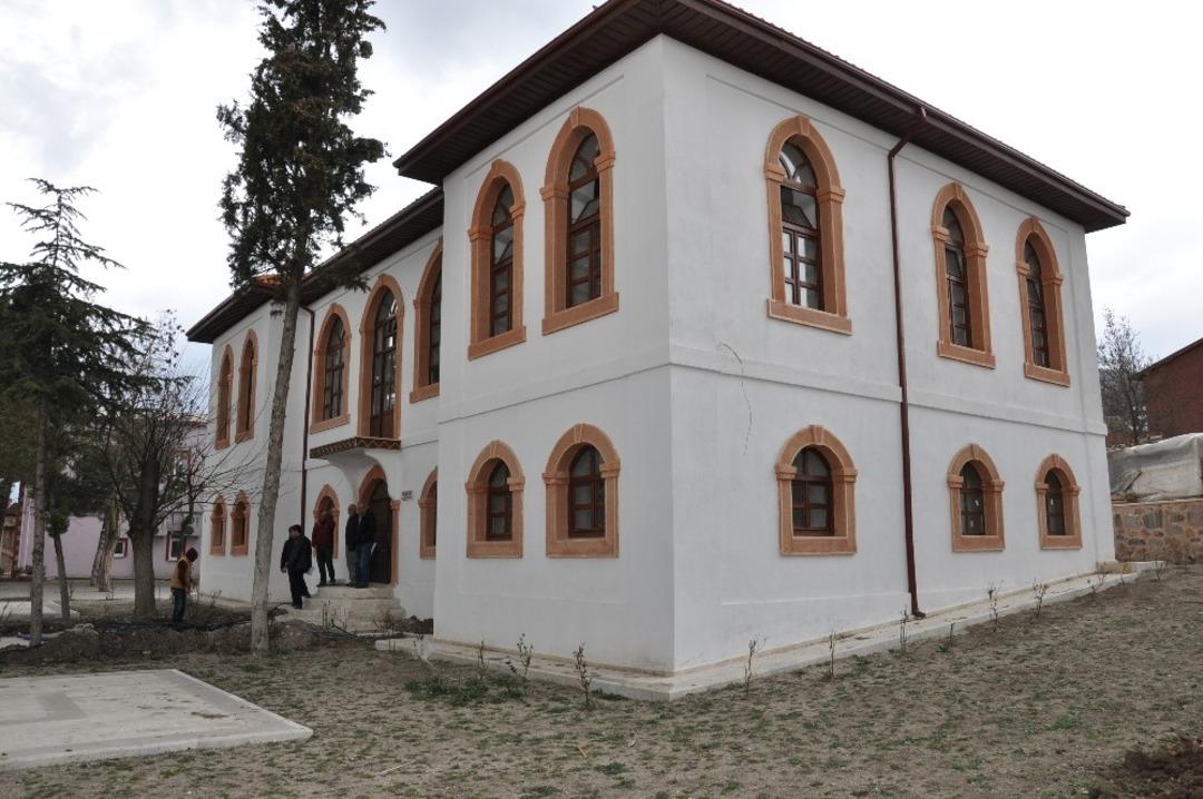 Tarihi ilkokul restore edildi