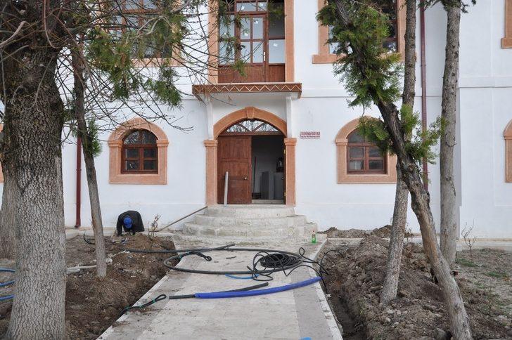 Tarihi ilkokul restore edildi G3