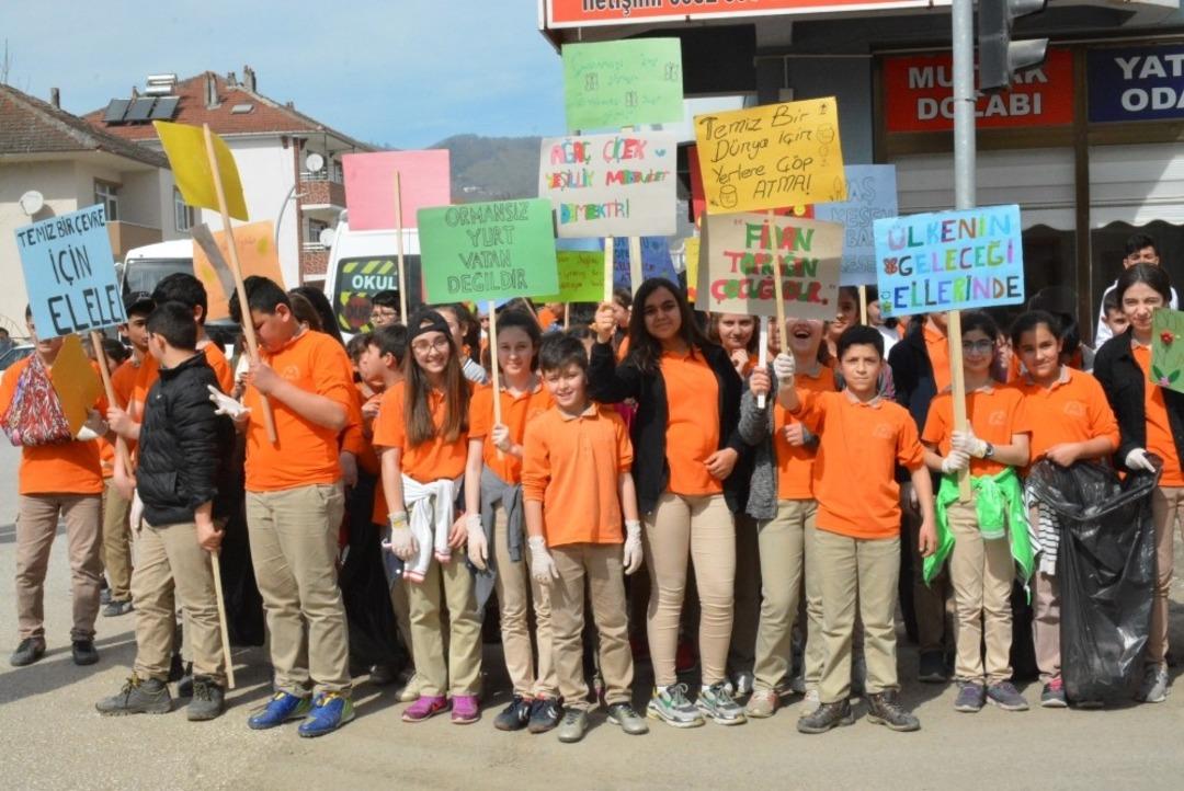 D&uuml;zce &Uuml;niversitesi &ouml;ğrencileri temiz gelecek i&ccedil;in bir araya geldi
