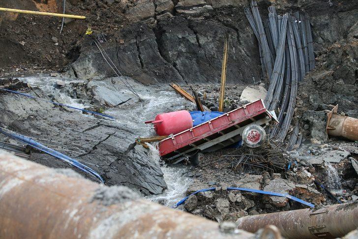 İzmir'de yer altı park alanı inşaatında göçük G4