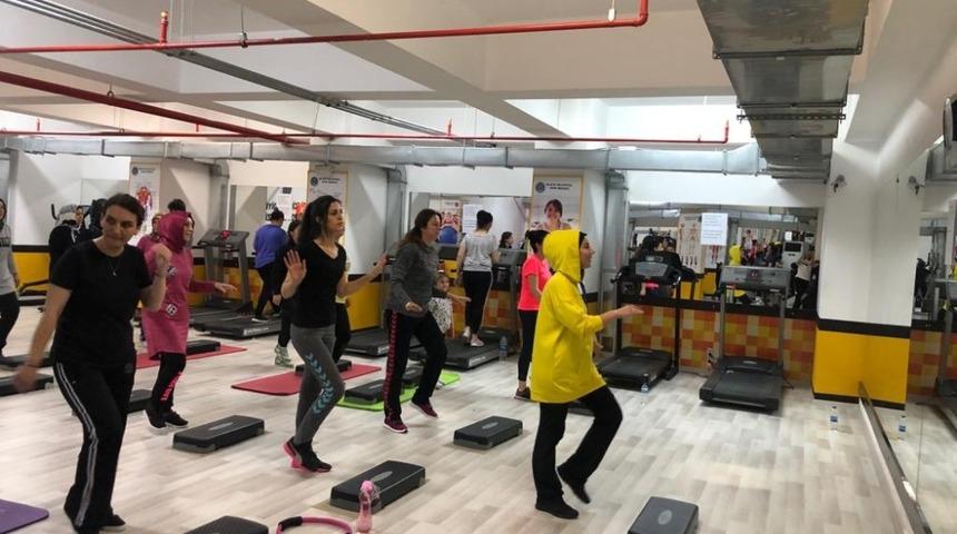 “Çocuklar Okula Anneler Spora” etkinliğine kadınlar akın etti