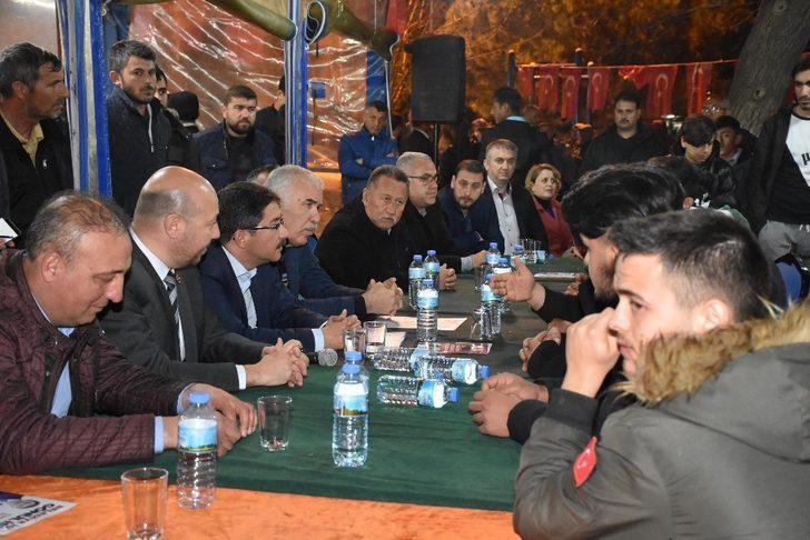 Başkan Çelik’ten yağmur altında seçim çalışması G2