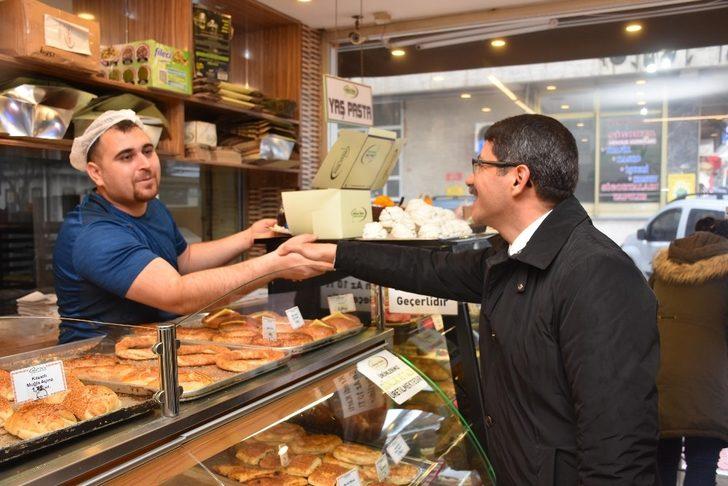 Başkan Çelik’ten yağmur altında seçim çalışması G5