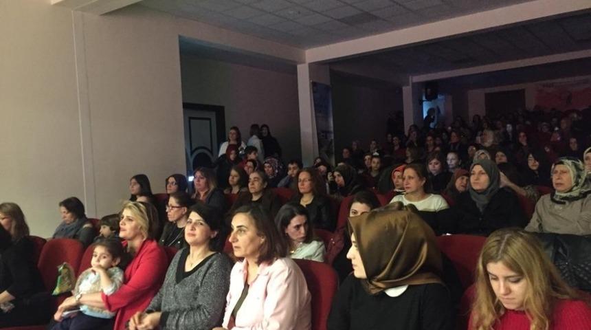 Mercan Kolejinde 8 Mart etkinliği