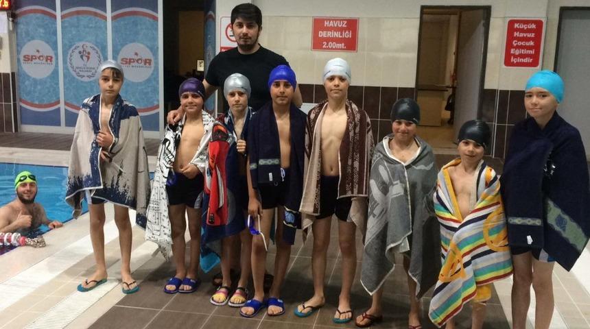 G&uuml;m&uuml;şhane&rsquo;de 740 &ouml;ğrenci y&uuml;zme &ouml;ğrendi