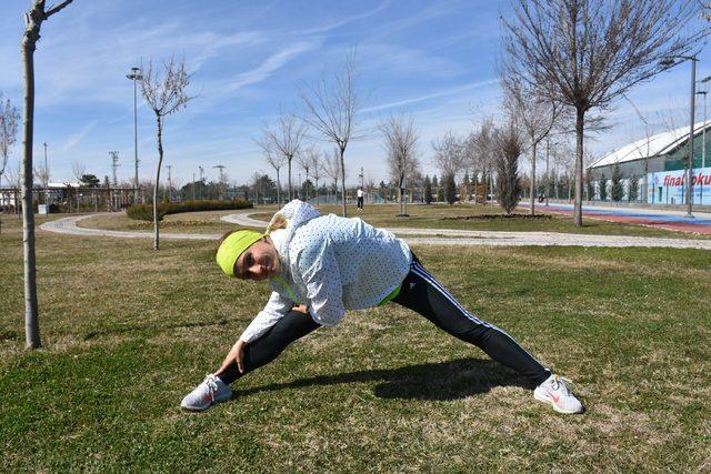 Maratoncu Eda hemşirenin büyük başarısı