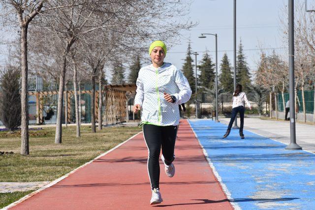 Maratoncu Eda hemşirenin büyük başarısı