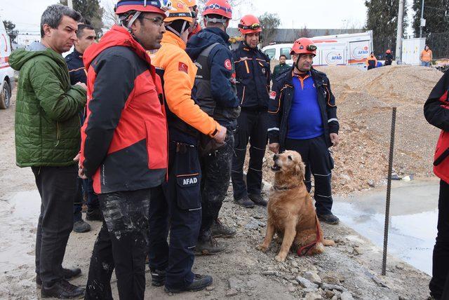 İzmir'de, metro yer altı park istasyonu inşaatında göçük (2)