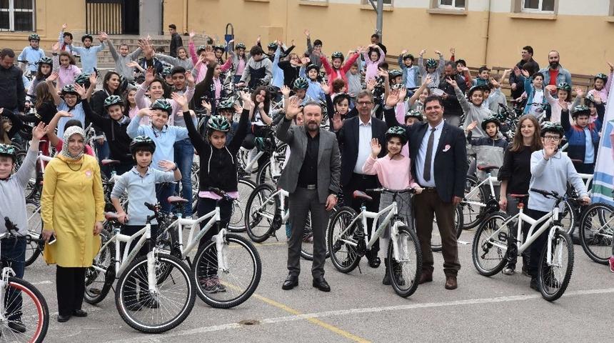 Bisiklet dağıtımları devam ediyor
