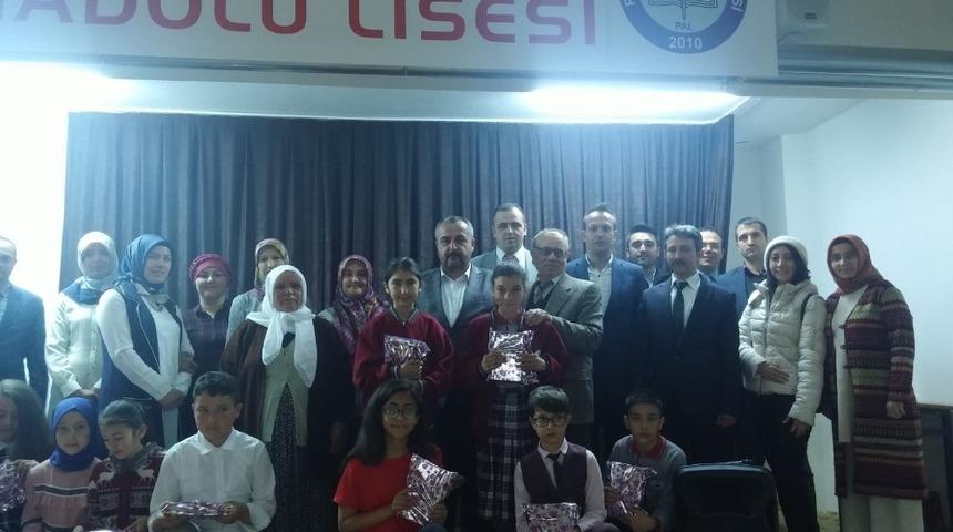 Pazarlar’da öğrenciler, velileri ile şiir okudu