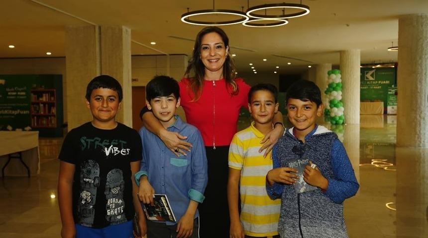 Yazar Burcu Bahar, minik okuyucularıyla Kepez&rsquo;de buluştu