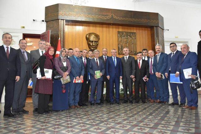 Vali Deniz, lise müdürleriyle toplantı yaptı