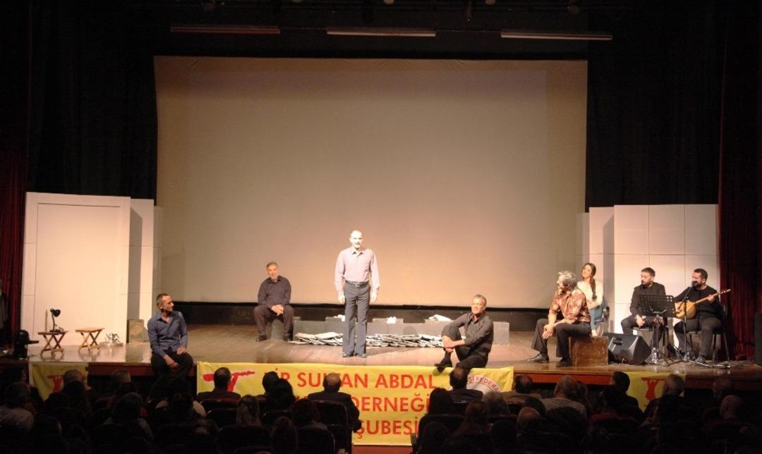 Mahzuni Şerif&rsquo;i anlatan oyun Kartal&rsquo;da sanatseverlerle buluştu