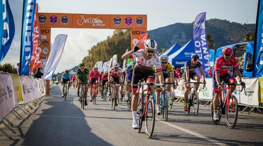 Sakarya B&uuml;y&uuml;kşehir&rsquo;den bisiklette &ccedil;ifte zafer