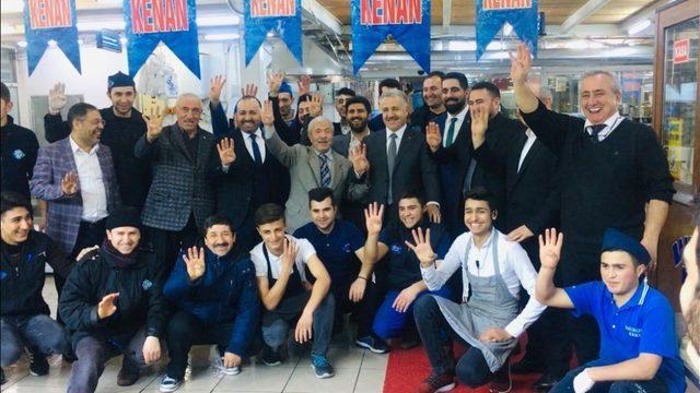 Eski Bakan Arslan, Türkiye Deniz Canlıları Müzesi’ni ziyaret etti