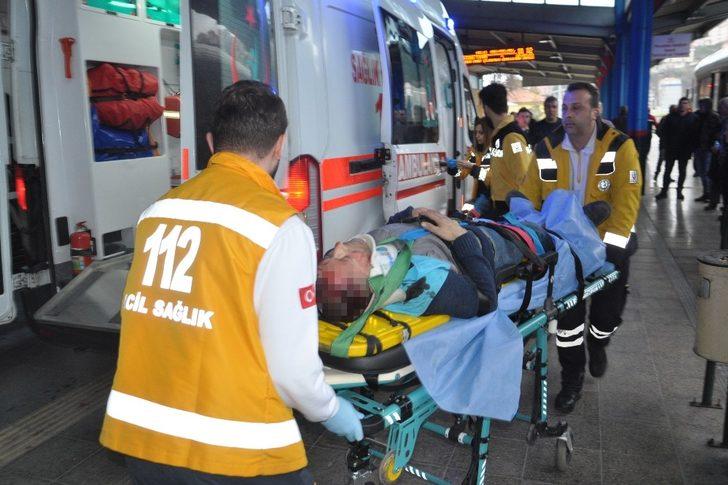 Temizlik yapmak için çıktığı iskeleden düşen işçi ağır yaralandı G3